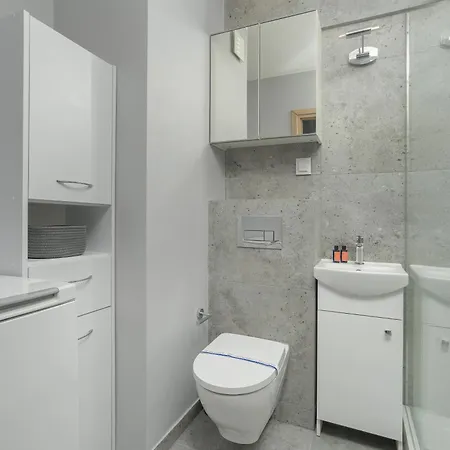 Stylish Near Hala Arena By Renters Apartament