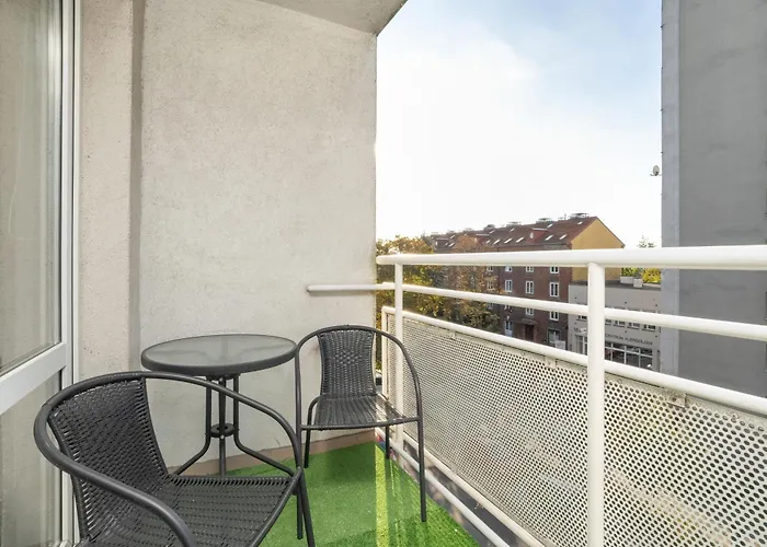 Stylish Near Hala Arena By Renters شقة